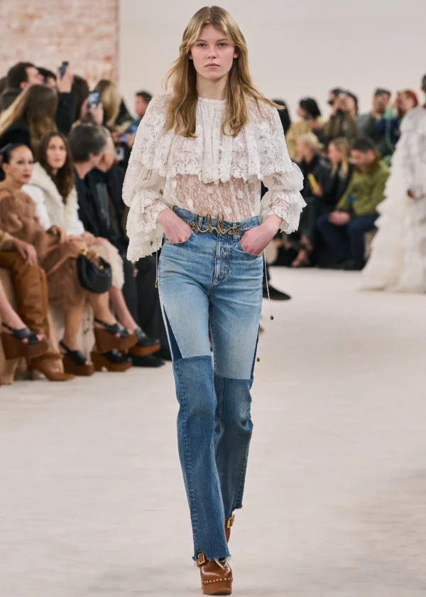 Vaquero Chloé acampanados con patchwork