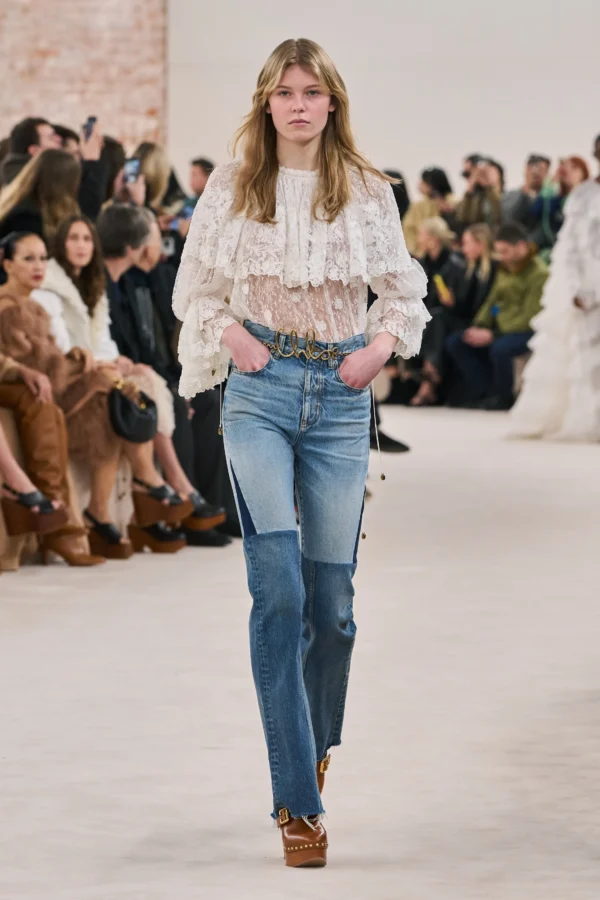 Vaquero Chloé acampanados con patchwork