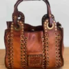 bolso-campomaggi-mano-cognac