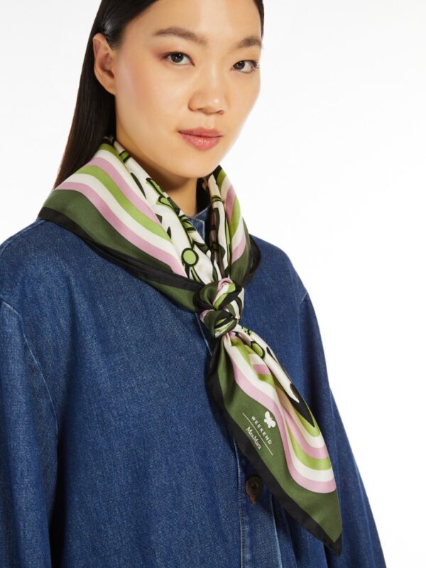FULAR DE SEDA ESTAMPADA MAXMARA