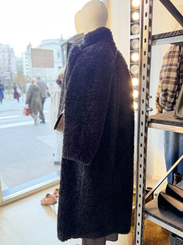 ALYSI. abrigo de pelo ecológico, bouclé.