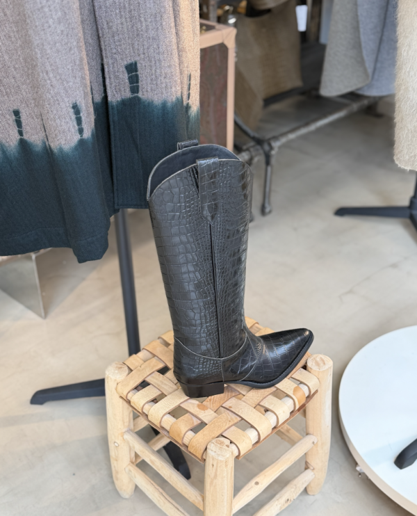 bota alta liviana conti