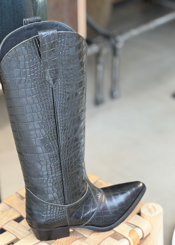 bota alta liviana conti