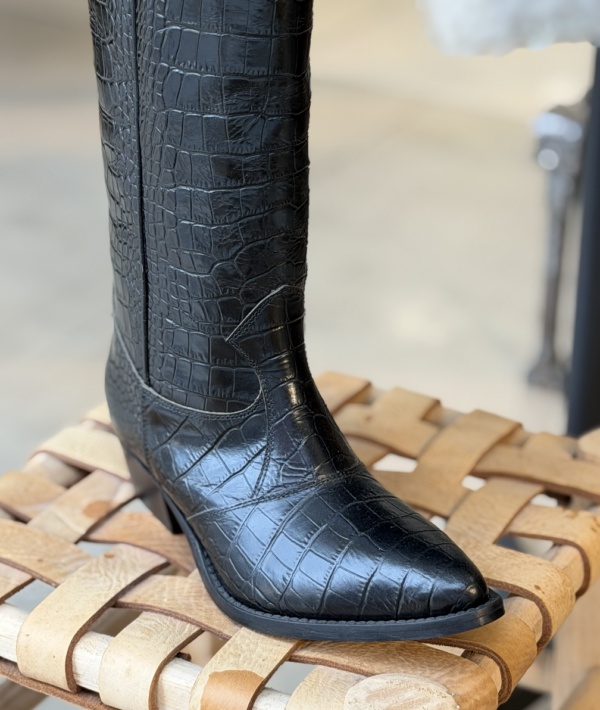 bota alta liviana conti